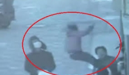 “Cuỗm” 7 miếng vàng, tên trộm rơi từ tầng 2 xuống đất